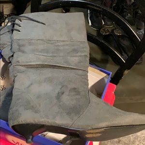 Gray ankle bootie w/ lace